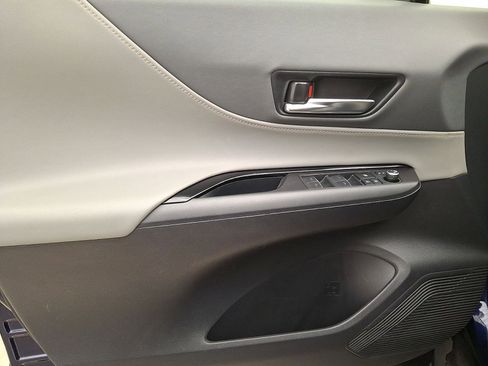 Certified 2022 Toyota Venza LE AWD/4WD image 10