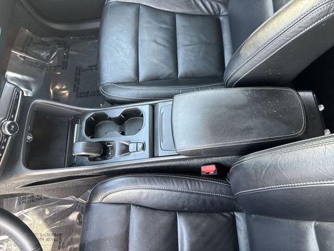 Used 2023 Volvo XC40 B4 Core w/ Convenience Package FWD image 34