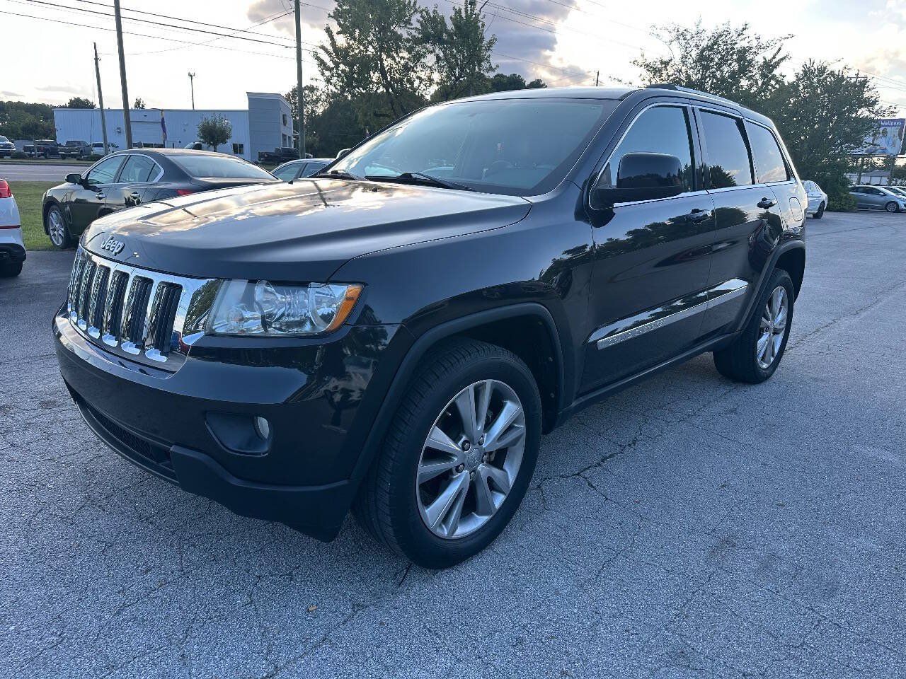 Used 2013 Jeep Grand Cherokee Laredo RWD image 2