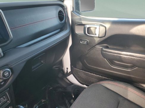 Used 2025 Jeep Wrangler Unlimited Rubicon w/ Convenience Group image 25