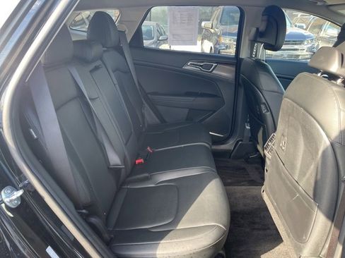 Used 2025 Kia Sportage EX image 17