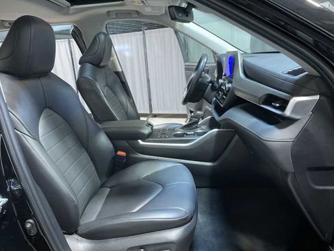 Used 2023 Toyota Highlander XLE image 14