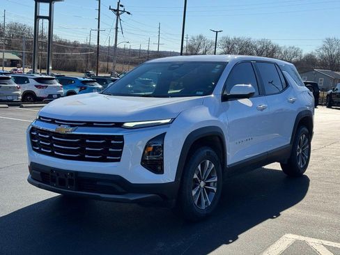 Used 2025 Chevrolet Equinox LT w/ Safety and Technology Package image 8