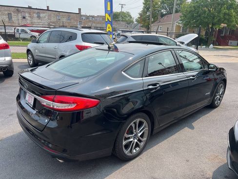 Used 2017 Ford Fusion SE w/ Equipment Group 601A FWD image 4