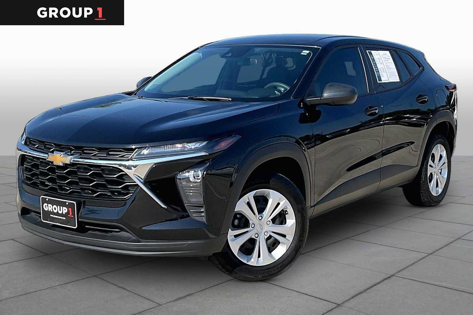 Used 2025 Chevrolet Trax LS FWD image 1