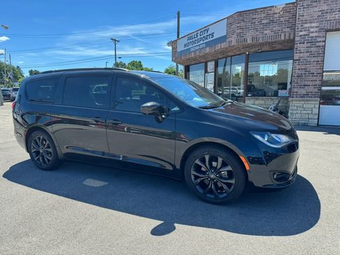 Used 2020 Chrysler Pacifica Touring-L Plus w/ Advanced Safetytec Group FWD image 20