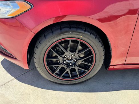 Used 2017 Ford Fusion SE w/ Fusion SE Technology Package FWD image 9