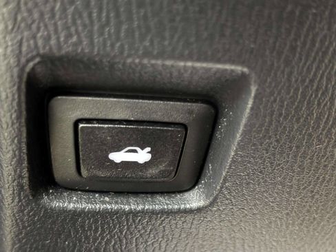 Used 2018 MAZDA MAZDA3 Grand Touring w/ Premium Equipment Package FWD image 33