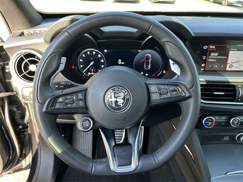 Used 2024 Alfa Romeo Stelvio Veloce image 18