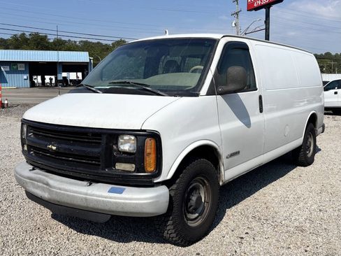 Used 2001 Chevrolet Express 3500 image 2