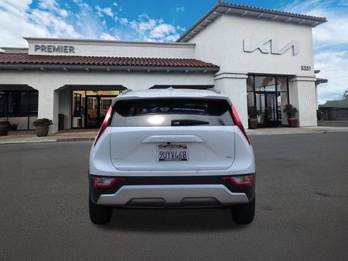 Used 2025 Kia Niro EX FWD image 7