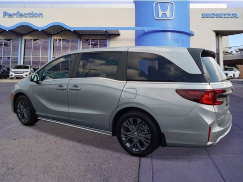 New 2026 Honda Odyssey Touring image 3