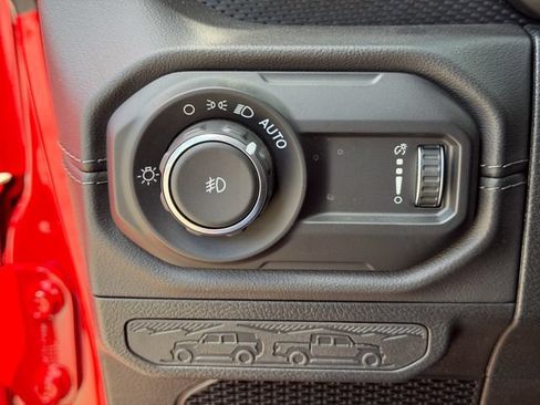 Used 2024 Jeep Wrangler Unlimited Rubicon w/ Technology Group AWD/4WD image 9