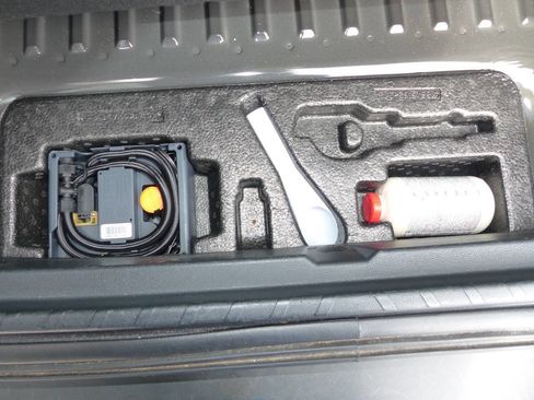 Used 2020 Ford EcoSport SE w/ SE Convenience Package image 29