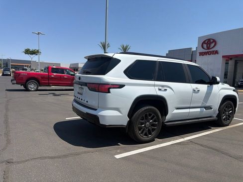 Used 2024 Toyota Sequoia Platinum AWD/4WD image 5