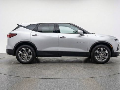 Used 2025 Chevrolet Blazer LT image 11