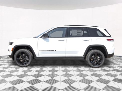 New 2025 Jeep Grand Cherokee Altitude image 13