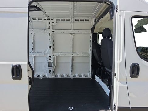 Used 2024 RAM ProMaster 2500 w/ Convenience Group FWD image 14