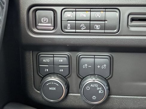 Used 2023 Chevrolet Tahoe Z71 w/ Luxury Package AWD/4WD image 26