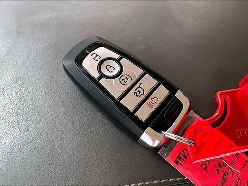 Used 2020 Ford Explorer Platinum w/ Premium Technology Package image 32