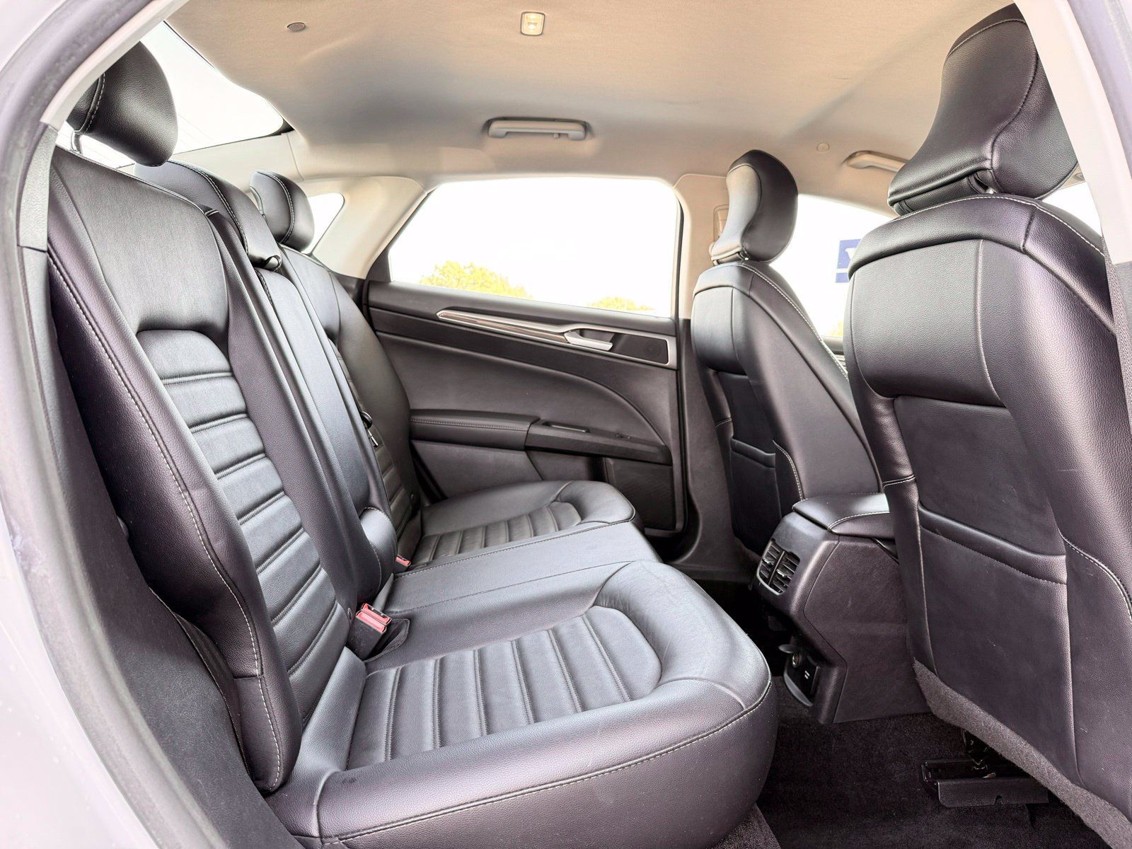 Used 2018 Ford Fusion SE w/ Equipment Group 602A FWD image 18