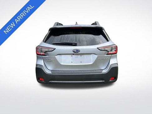 Used 2023 Subaru Outback Premium AWD/4WD image 4