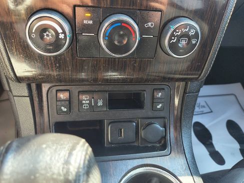 Used 2017 Chevrolet Traverse LT w/ Style and Technology Package FWD image 27