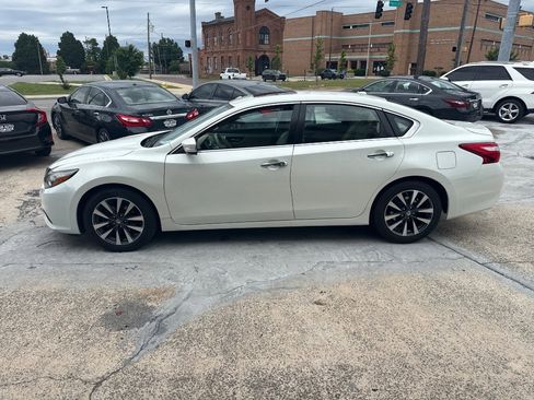 Used 2016 Nissan Altima 2.5 SL w/ 2.5 Technology w/LED Package FWD image 7