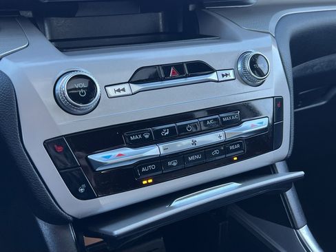 Used 2023 Ford Explorer XLT w/ Equipment Group 202A image 22