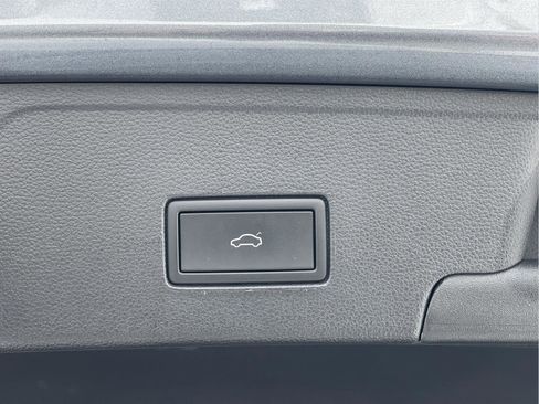 Used 2024 Volkswagen Atlas Cross Sport SEL R-Line image 10