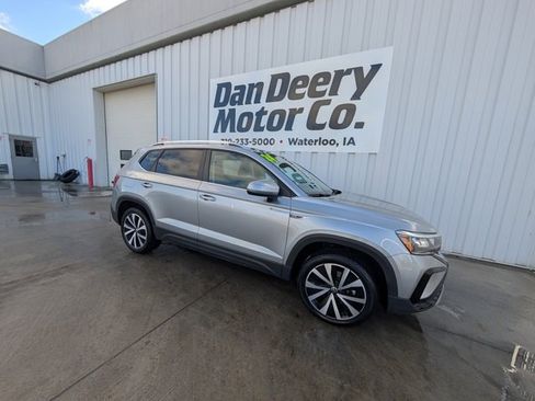 Used 2024 Volkswagen Taos SE image 35