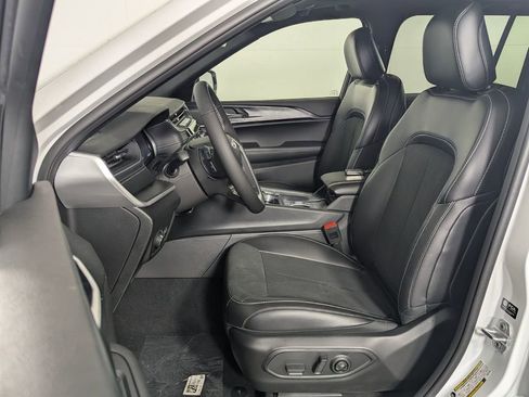 New 2025 Jeep Grand Cherokee Altitude image 14