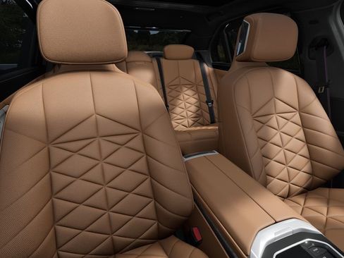 New 2026 BMW 740i RWD image 11