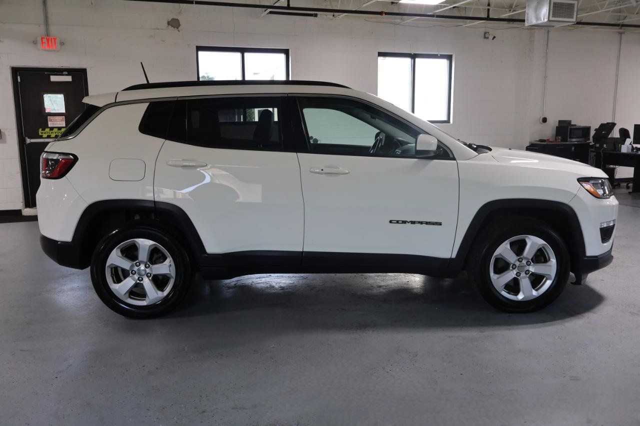Used 2018 Jeep Compass Latitude FWD image 11