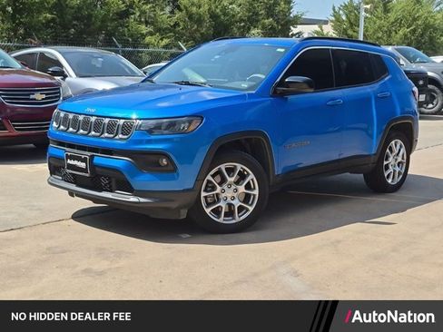 Used 2023 Jeep Compass Latitude w/ Sun and Sound Group AWD/4WD image 1