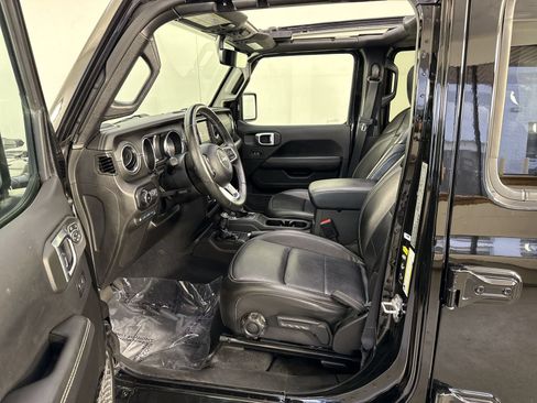 Used 2022 Jeep Wrangler Unlimited Sahara w/ Cold Weather Group AWD/4WD image 5