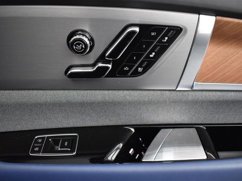 New 2026 Cadillac Vistiq Premium Luxury w/ LPO, Floor Liner Package image 39