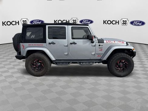 Used 2017 Jeep Wrangler Unlimited Sahara AWD/4WD image 9
