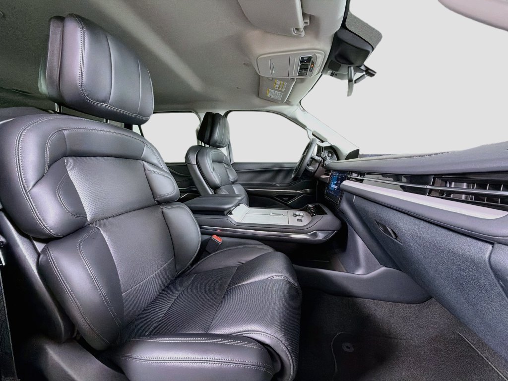 New 2026 Lincoln Navigator Premiere AWD/4WD image 30