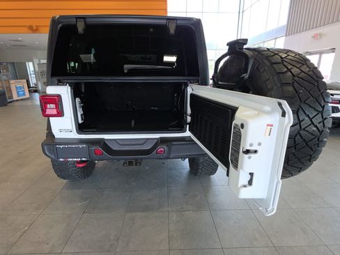 Used 2018 Jeep Wrangler Unlimited Rubicon w/ Dual Top Group AWD/4WD image 33