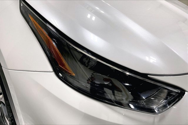 Used 2023 Toyota Highlander XLE AWD/4WD image 29