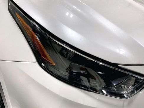 Used 2023 Toyota Highlander XLE AWD/4WD image 29