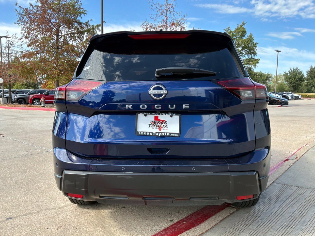 Used 2025 Nissan Rogue SV FWD image 7