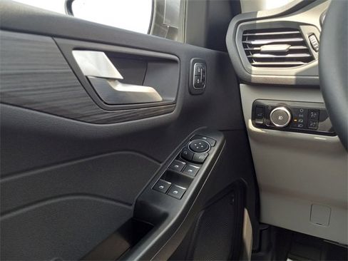 Used 2023 Ford Escape Platinum image 27