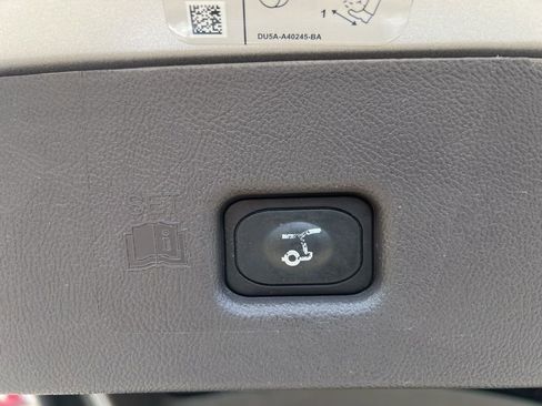 Used 2016 Lincoln MKX Reserve w/ Technology Package image 40