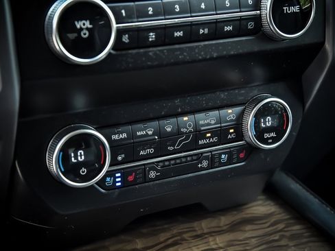 Used 2021 Ford Expedition Platinum image 25