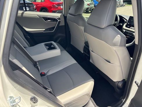 Used 2020 Toyota RAV4 Limited FWD image 19