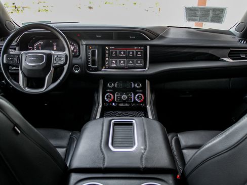 Used 2024 GMC Yukon Denali AWD/4WD image 18