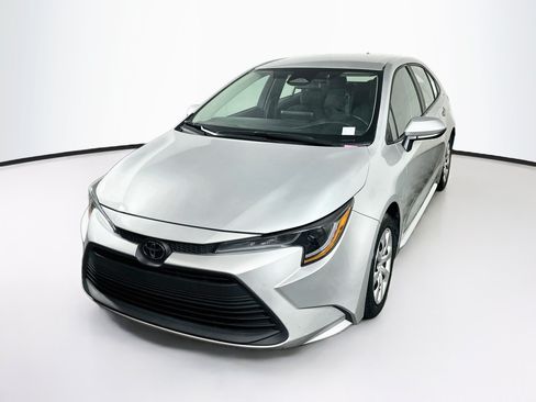 Used 2025 Toyota Corolla LE FWD image 3