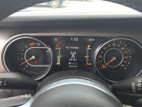 Used 2018 Jeep Wrangler Unlimited Sahara AWD/4WD image 14